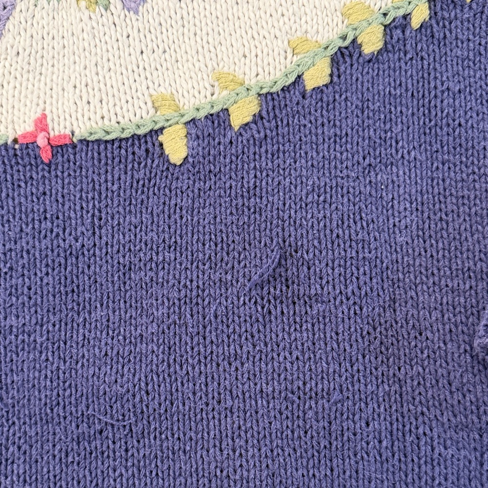 Vintage Floral Embroidered Women's Sweater - Blue and White. Hand knit - Picture 13 of 16